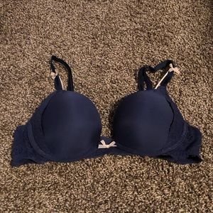 Victoria’s Secret “dream angels” punch up bra